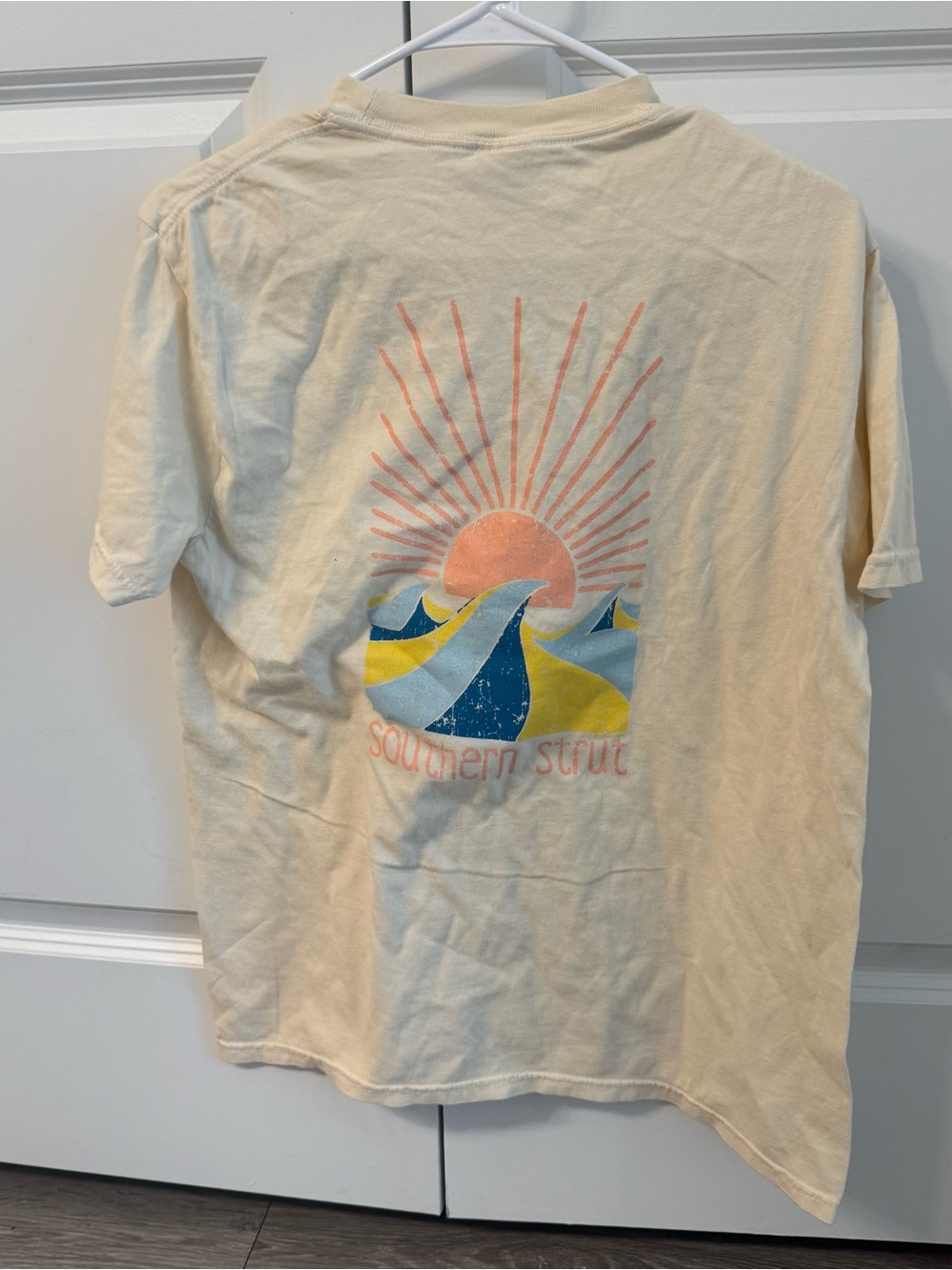 Southern Strut Comfort Colors medium short sleeve tee shirt ivory NWT